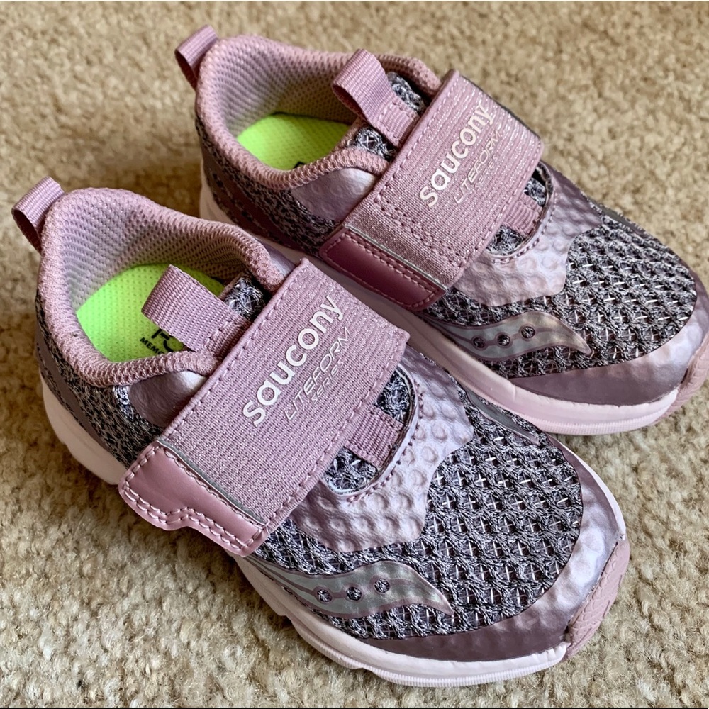 NWOT Saucony Liteform Toddler Pink/Gray Shoes Sz 8